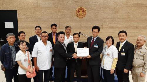 태국 하원의장의 고문께서 태국전통의약 개업의 대표가 제출한 타이전통의학에 관한 법안을 수락했다.